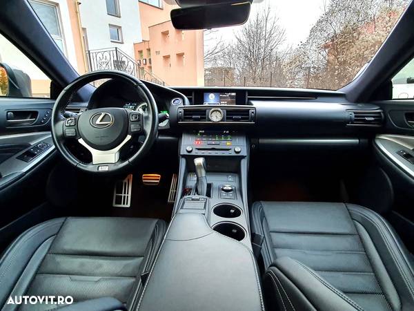 Lexus Seria RC 300h - 22