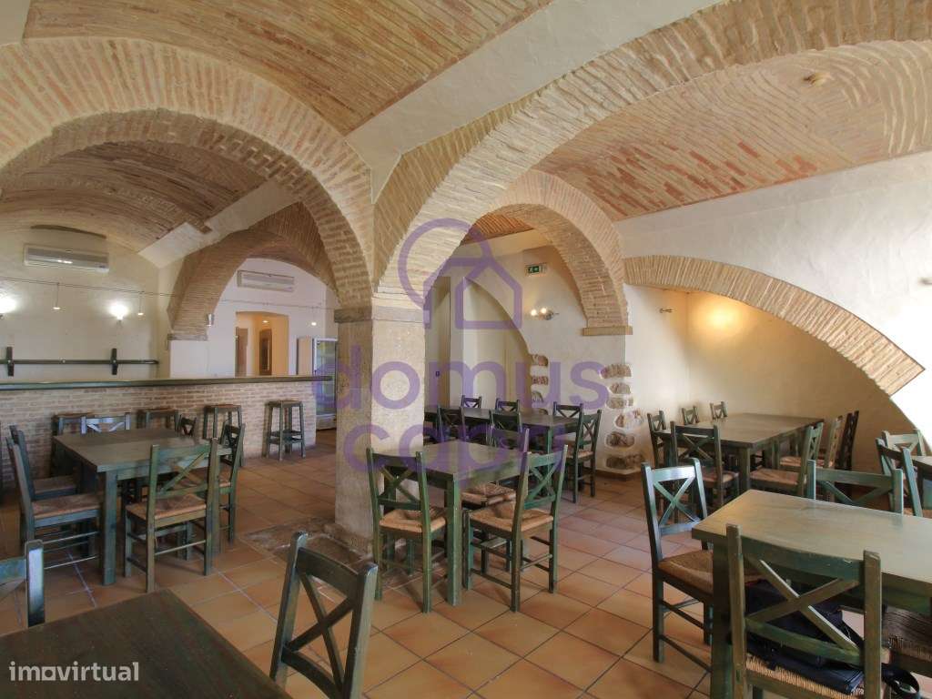 Moradia T2+1 com Espaço Comercial em Estoi - Faro - Grande imagem: 2/34