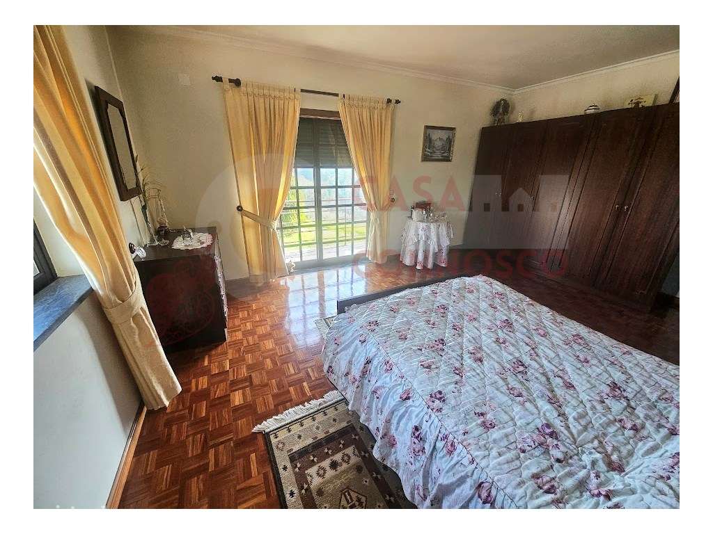 Moradia T3+T2 com garagem e jardim.-25