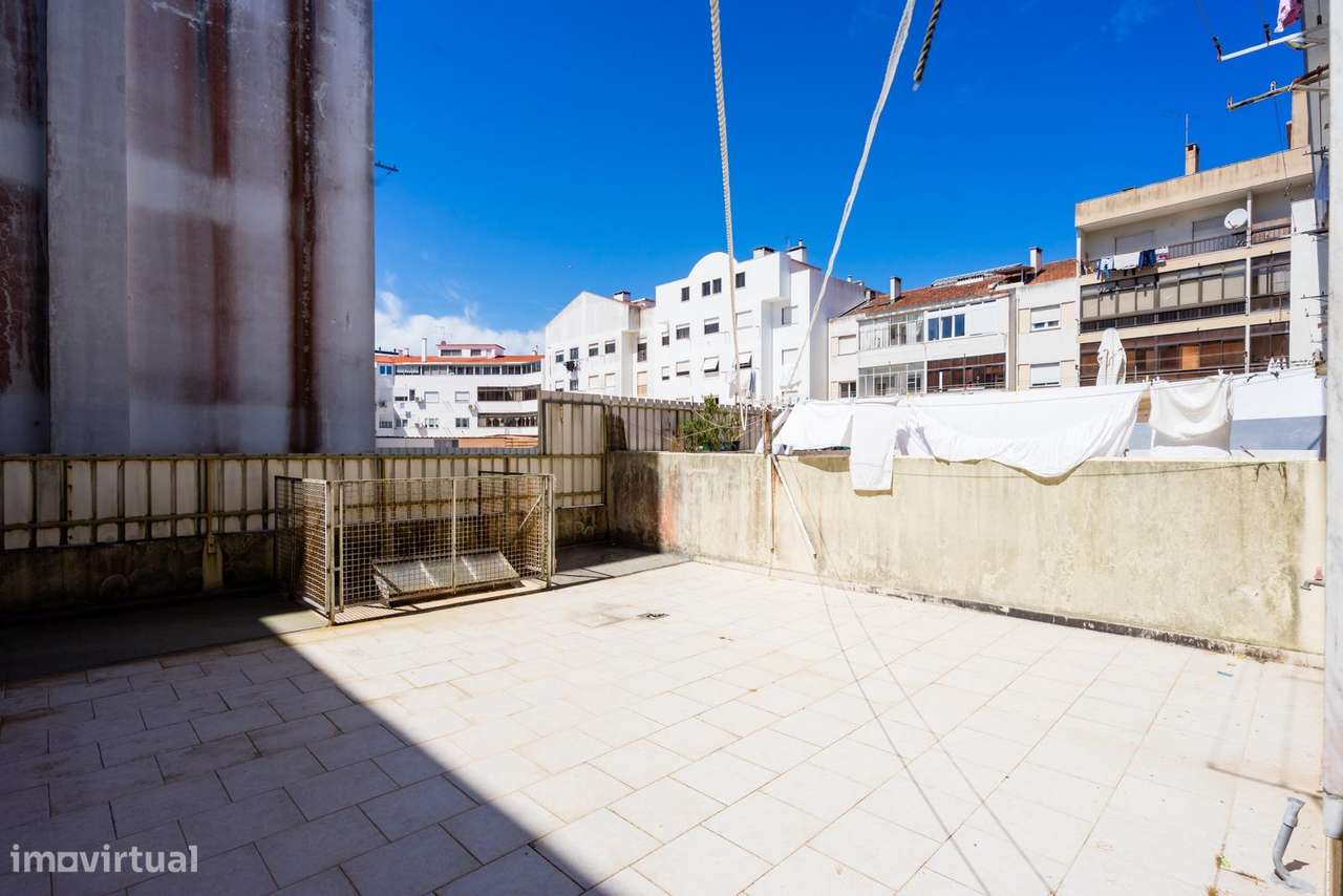T2 com terraço e arrecadação em Sintra!-15