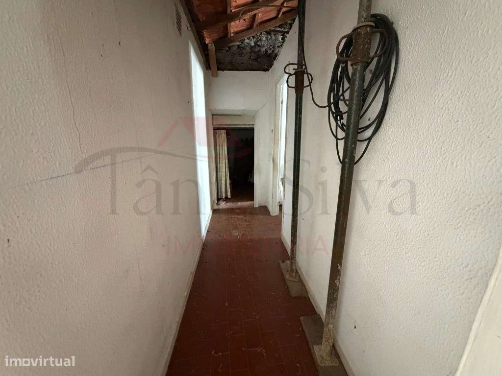 Moradia Térrea T1 para Restauro em Bustelo, Recarei-7