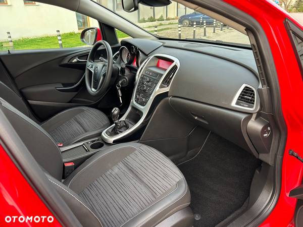 Opel Astra 1.6 Turbo Design Edition - 23