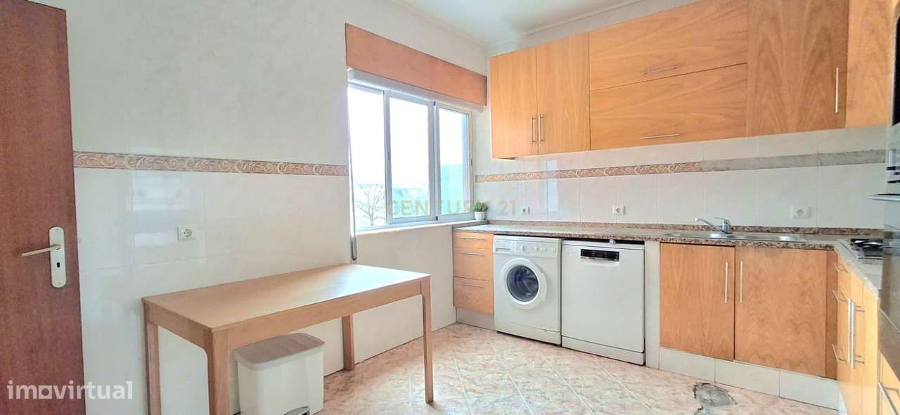 Apartamento T3 na Rua Tomás Alcaide - Grande imagem: 4/31