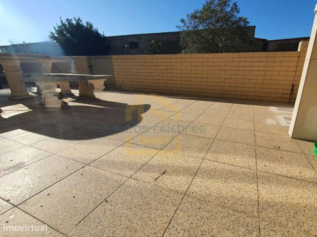 Apartamento T3 com Terraço ,jardim privativo e Garagem Fechada - Grande imagem: 3/28