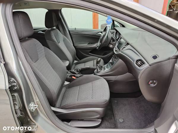 Opel Astra IV 1.6 CDTI Cosmo - 16