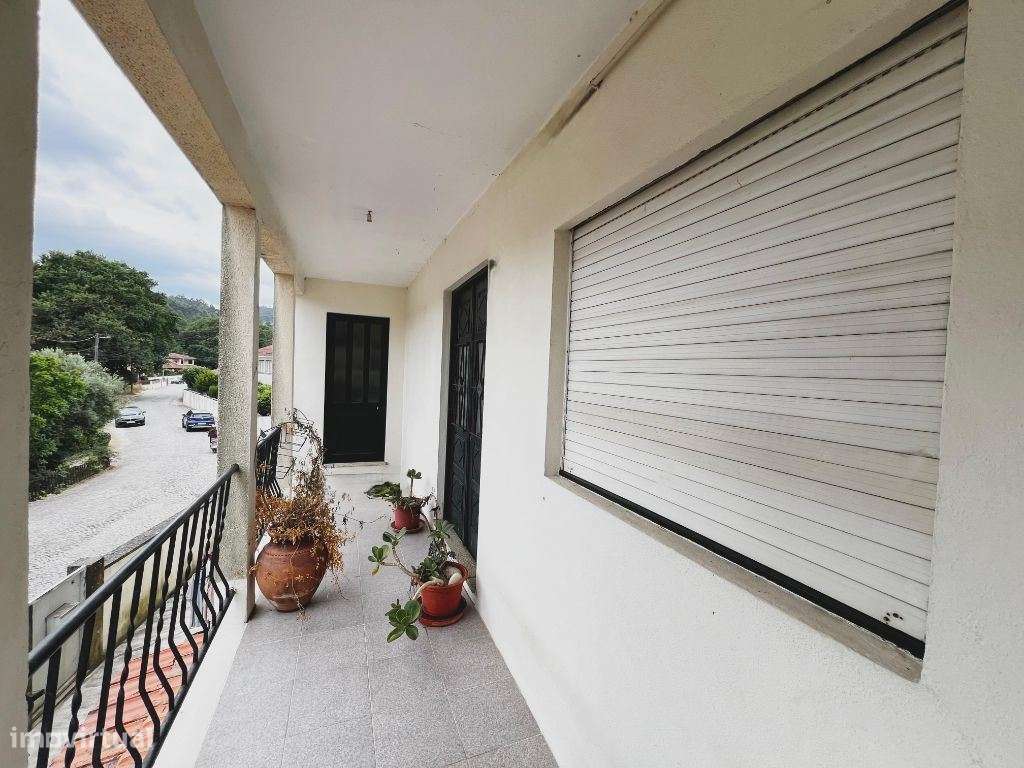 Andar de Moradia T3 com Entrada Independente, Varandas e Sótão  Te...-4