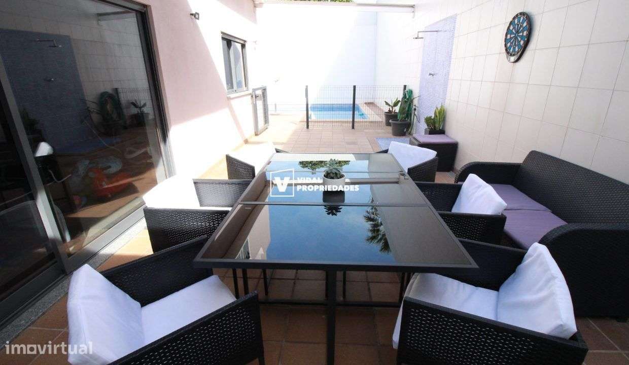 Moradia T3 com piscina e garagem-18