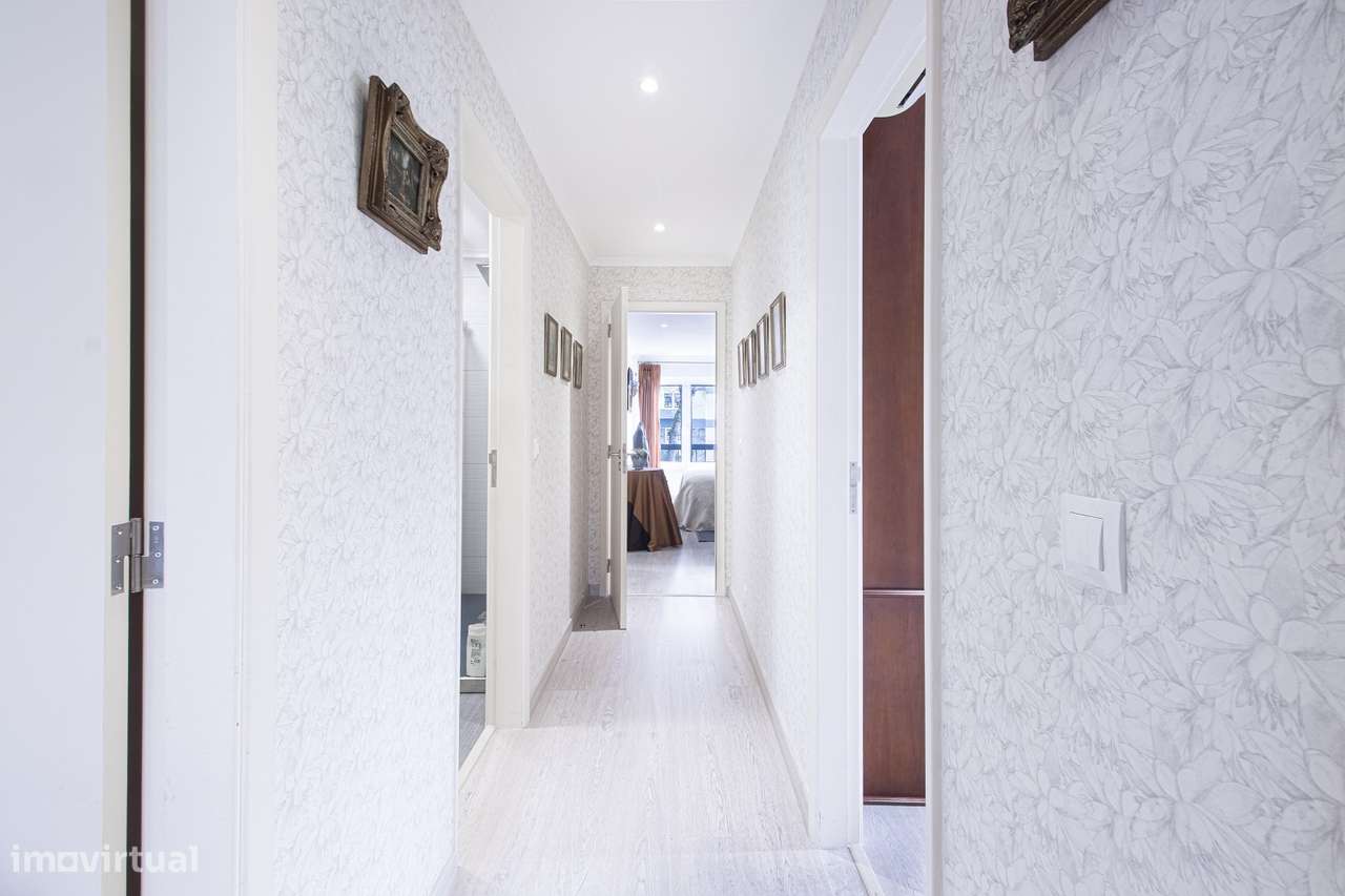 Apartamento T4  remodelado em Carnaxide-16