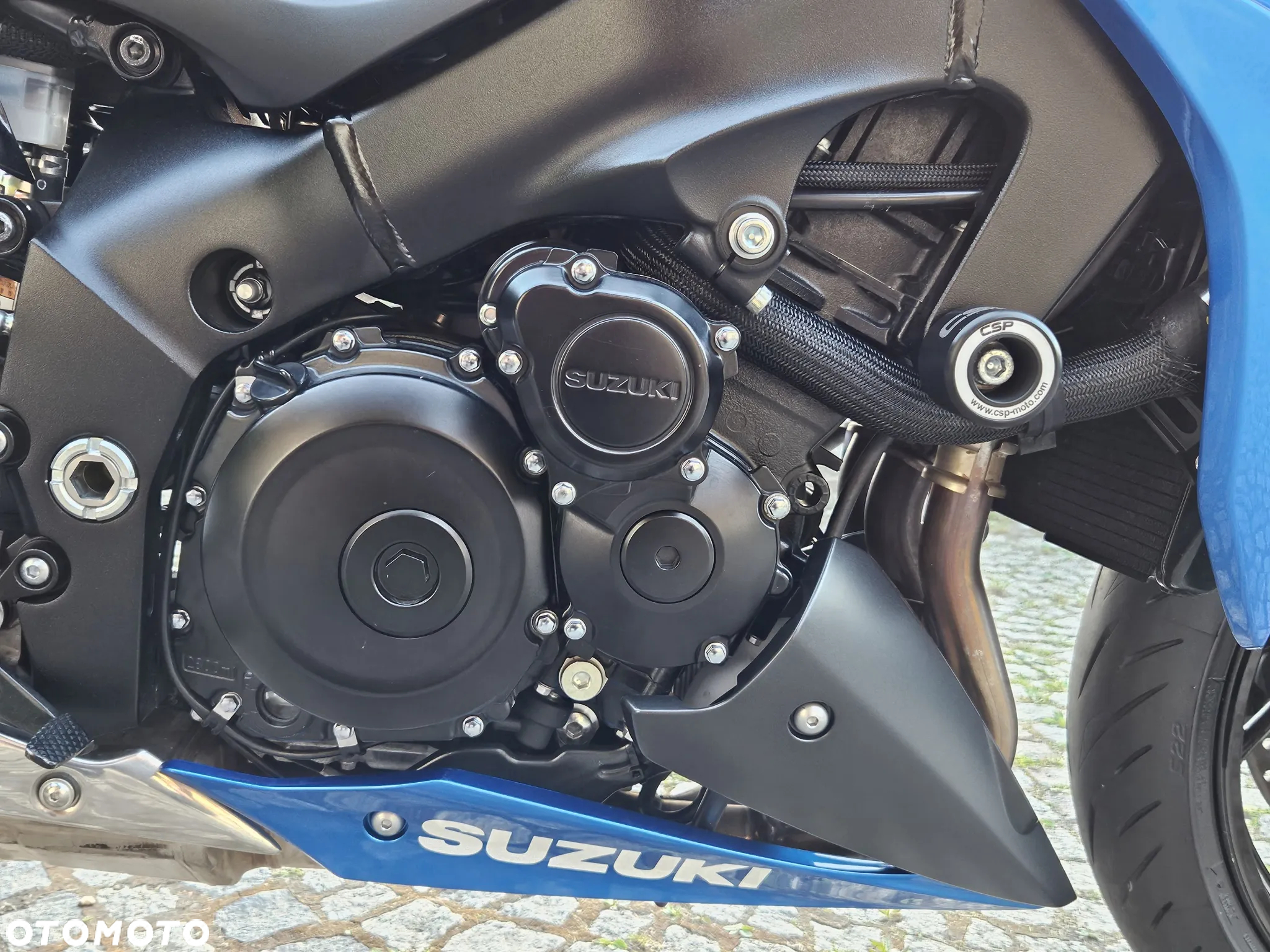 Suzuki GSX - 13