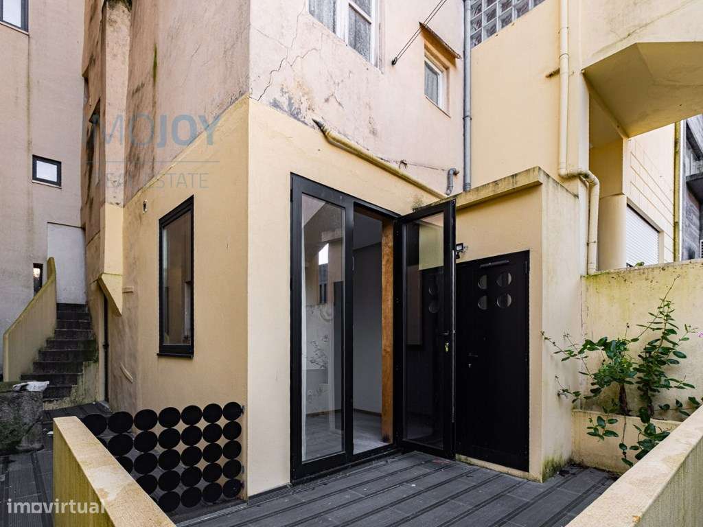 Apartamento T1 para Venda na Rua Miguel Bombarda no Porto-2