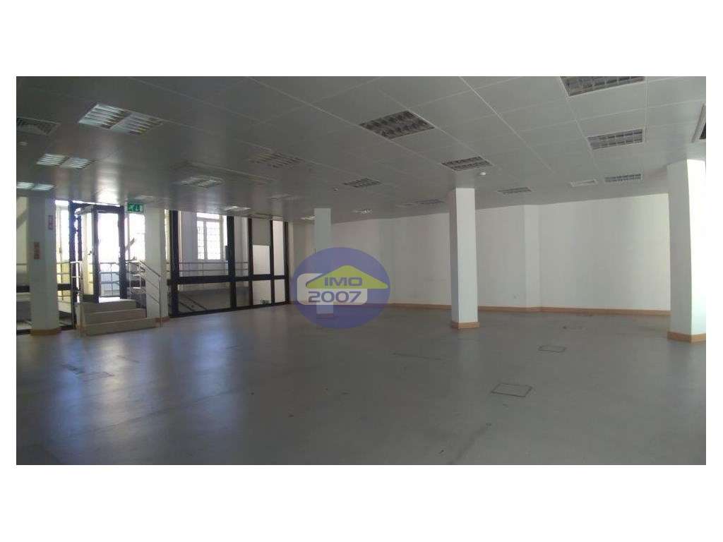 Edifício de serviços no centro de Vila Real - Grande imagem: 3/6