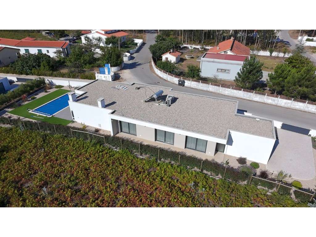 Moradia T4 Contemporânea com Piscina, Jardim e Excelente Localizaçã...-43