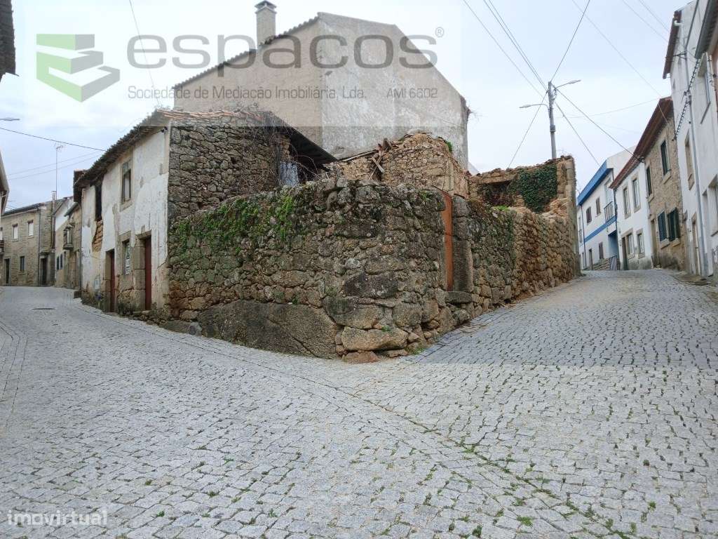 Moradia V2 para reconstruir - Grande imagem: 2/5