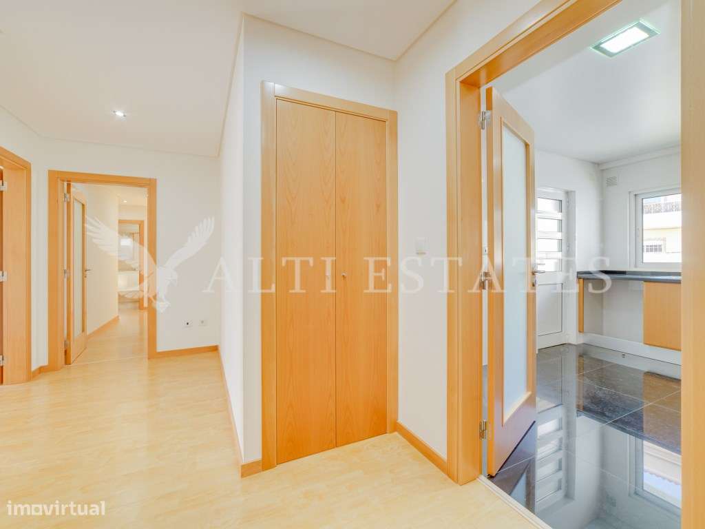 Apartamento Duplex T3 Virado a Sul com Vista Mar, Pronto a Estrear-5