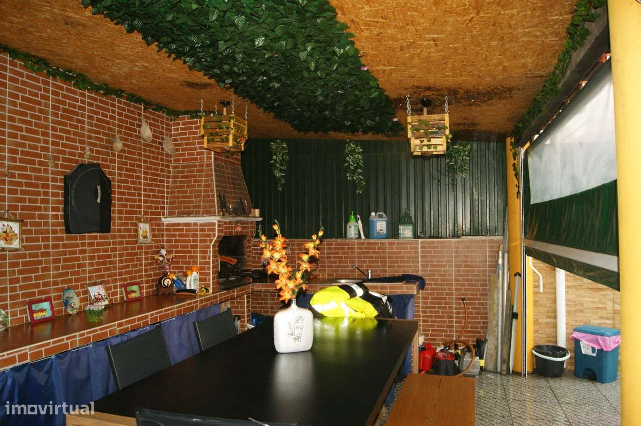 Moradia com 4 assoalhadas em ótimo estado.-34