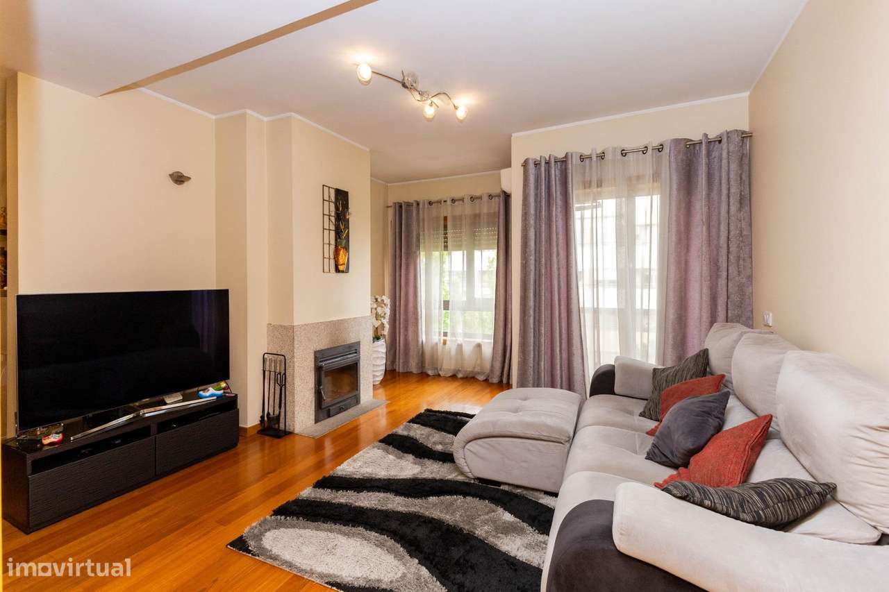 T3 Último Piso c/ Varanda, Garagem e Arrumos. Av. Altino Coelho,...-6