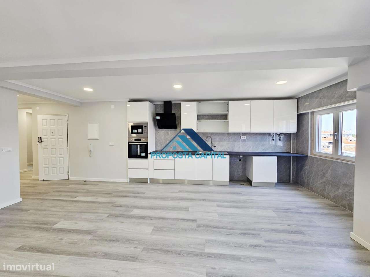 APARTAMENTO T4 REMODELADO CENTRO AMORA-11