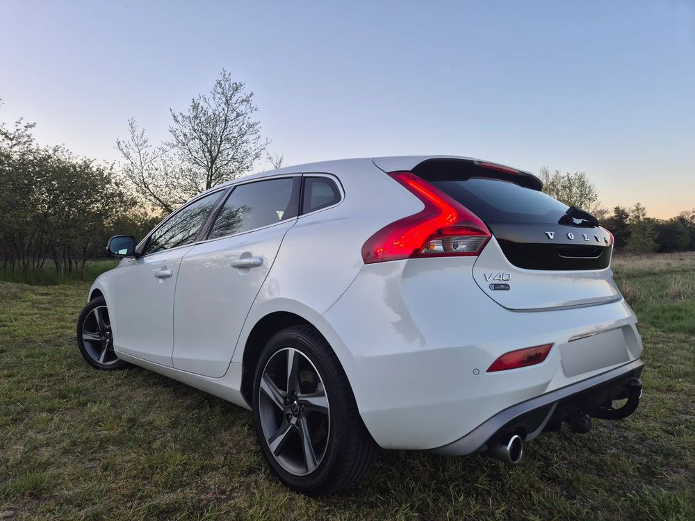 Volvo V40 II D2 Drive-E R-Design Momentum 2016