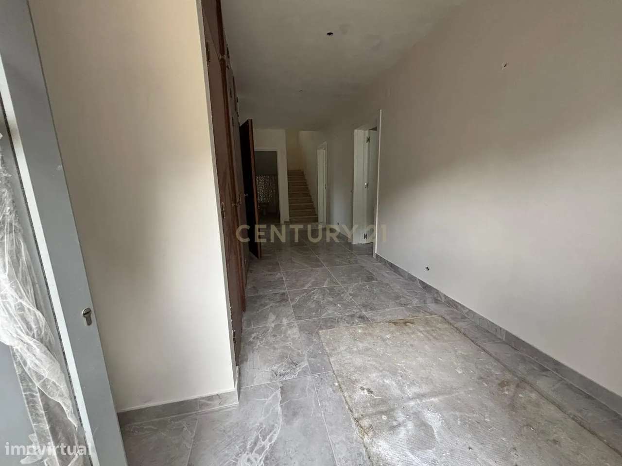 Terreno em Albergaria dos Doze com moradia T5 em fase de conclusão - Grande imagem: 5/22