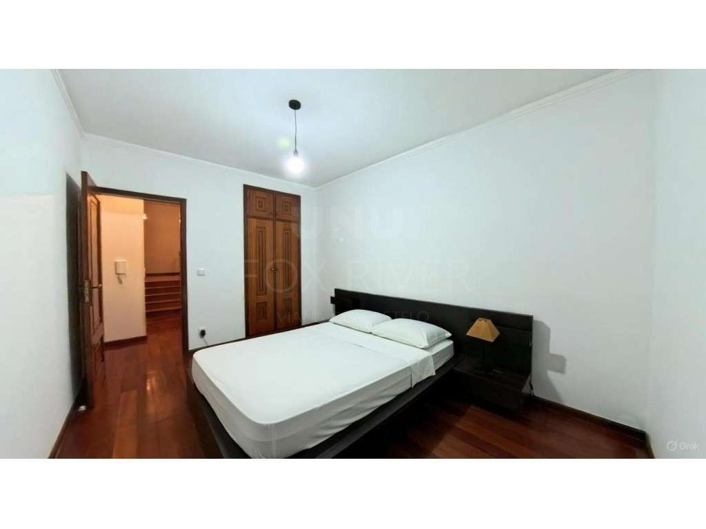 Moradia T4 Geminada na Meadela-9