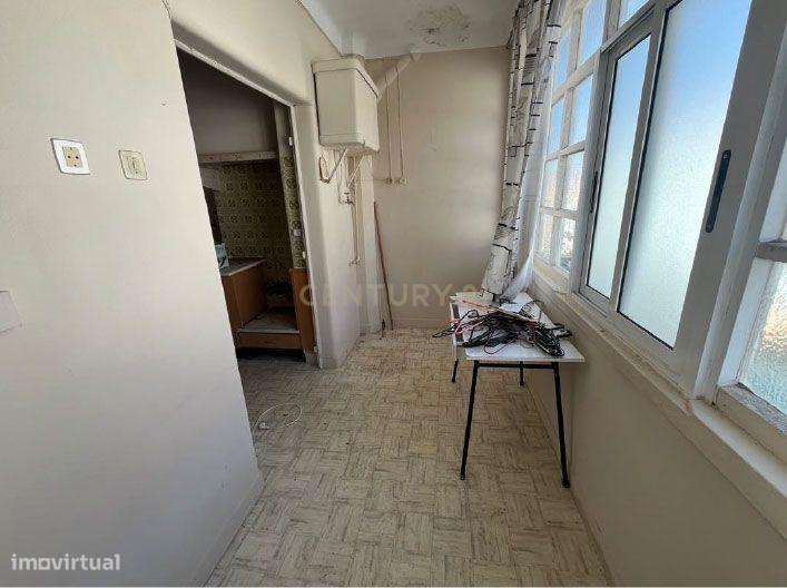 T2 com Sotão para reabilitação Falagueira, Amadora.-5