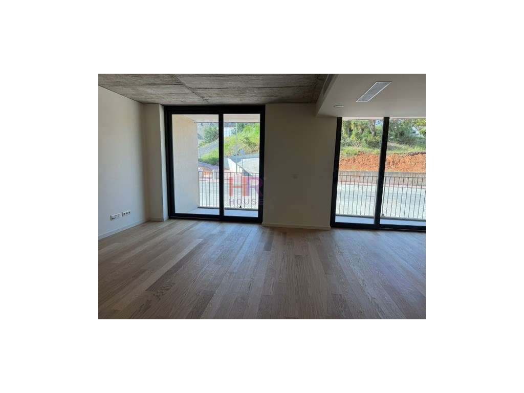 Junto ao Fórum Coimbra vende-se t1 com aparcamento privativo.-30