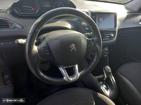 Peugeot 208 1.2 PureTech Signature EAT6 - 9