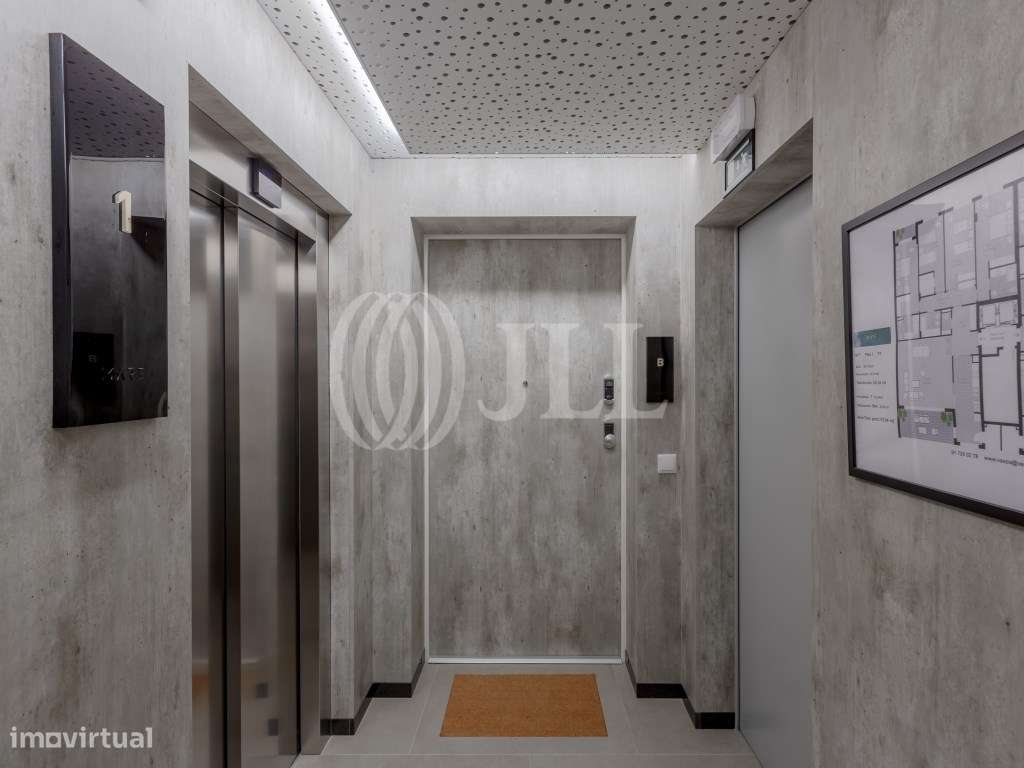 Apartamento T3 com varanda e garagem em Algés Oeiras-15