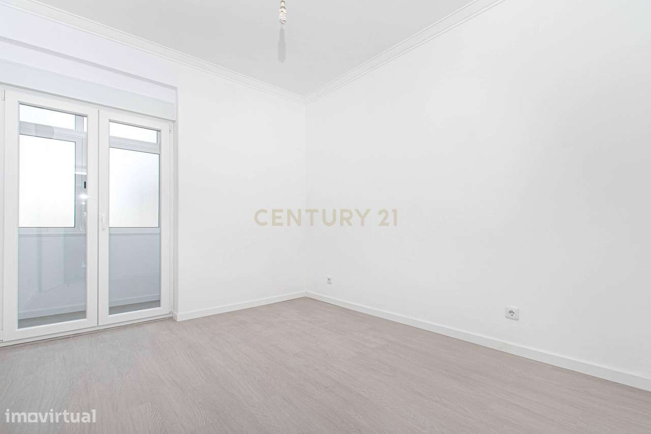 Apartamento T2 Totalmente Remodelado | Odivelas-12