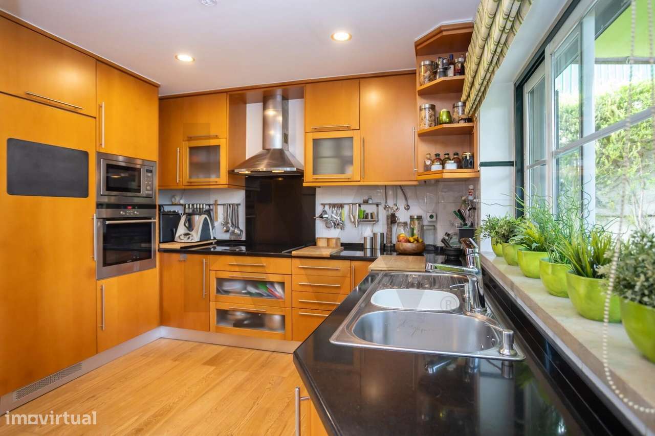 Moradia T4  com jardim privativo e garagem para 2 carros - Caxias - Grande imagem: 5/35