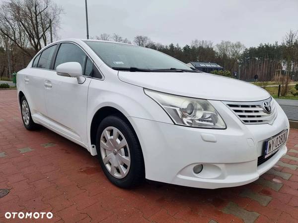 Toyota Avensis 1.6 Luna - 1