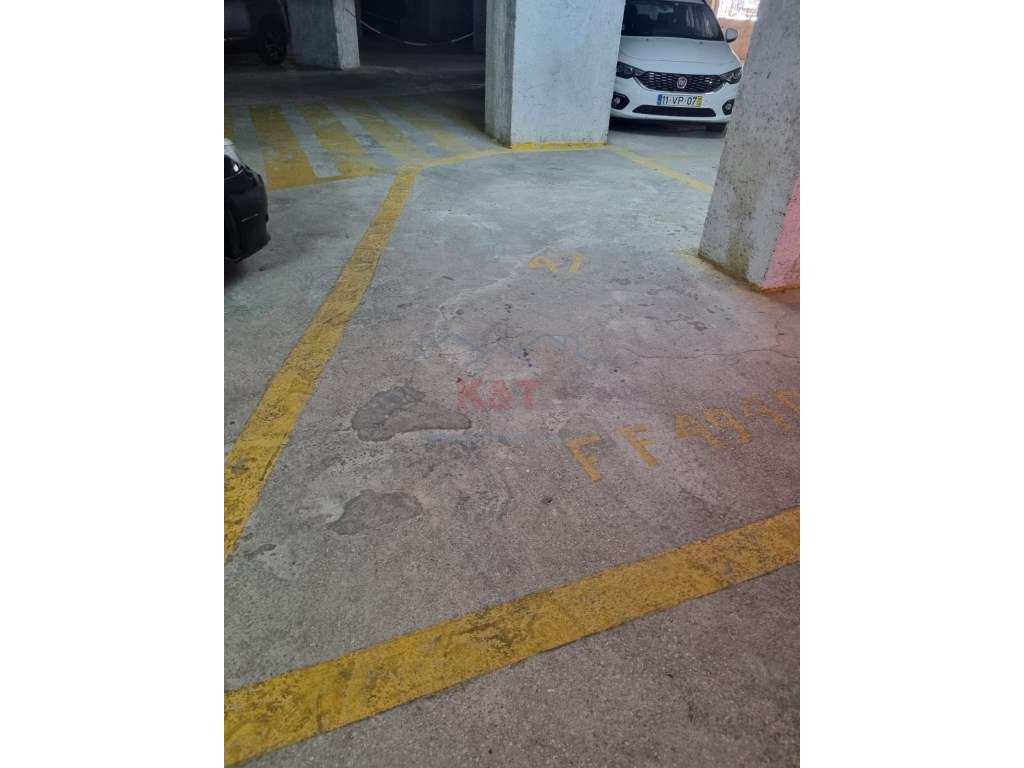 Lugar de garagem na Praia da Rocha - Grande imagem: 5/9