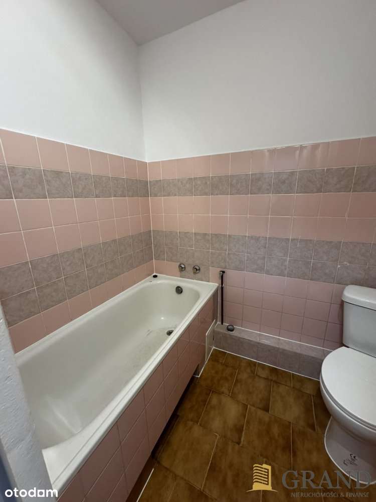 Kawalerka w centrum z balkonem-6