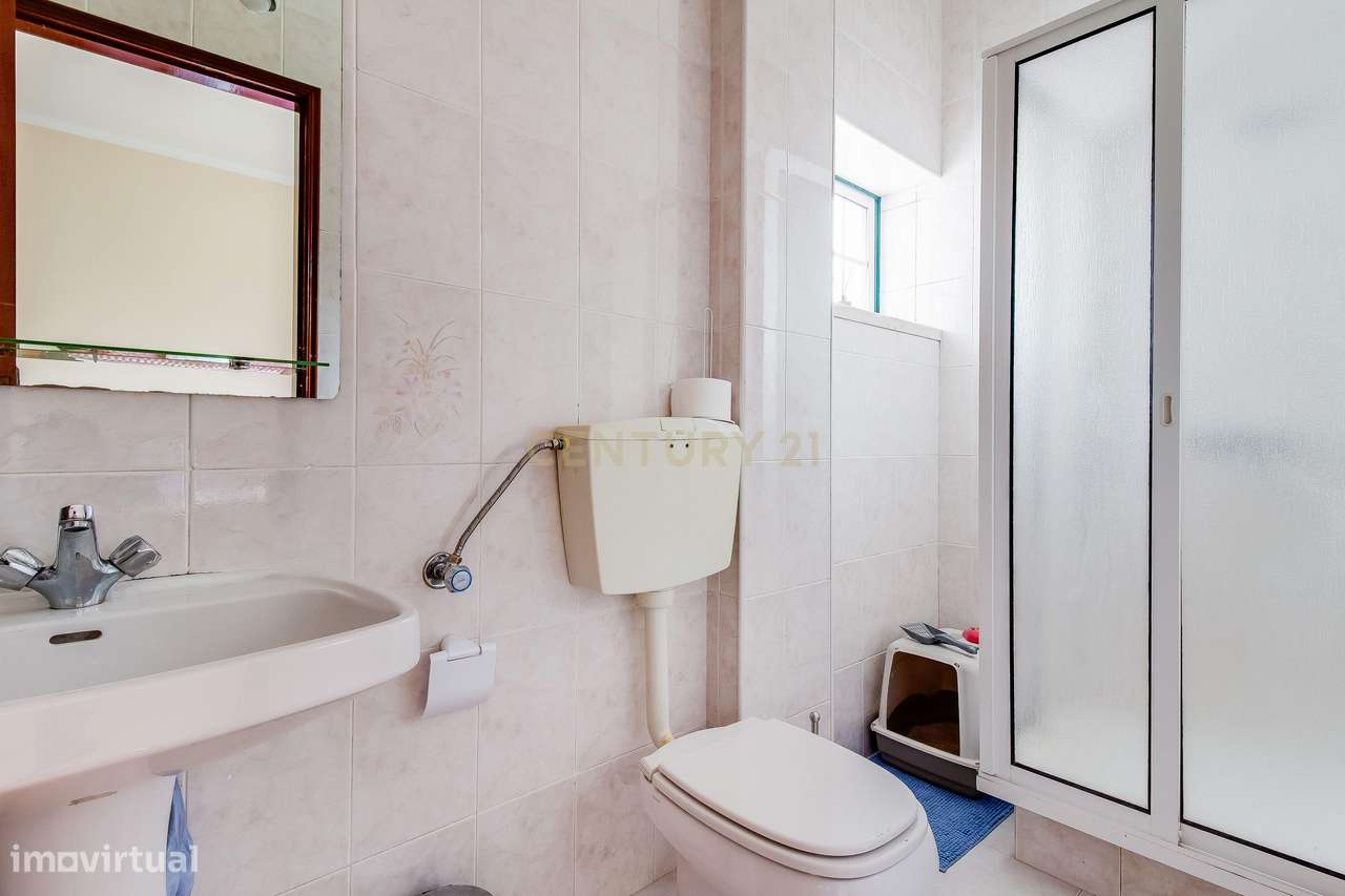 Prédio com 2 apartamentos+garagem+terreno-17