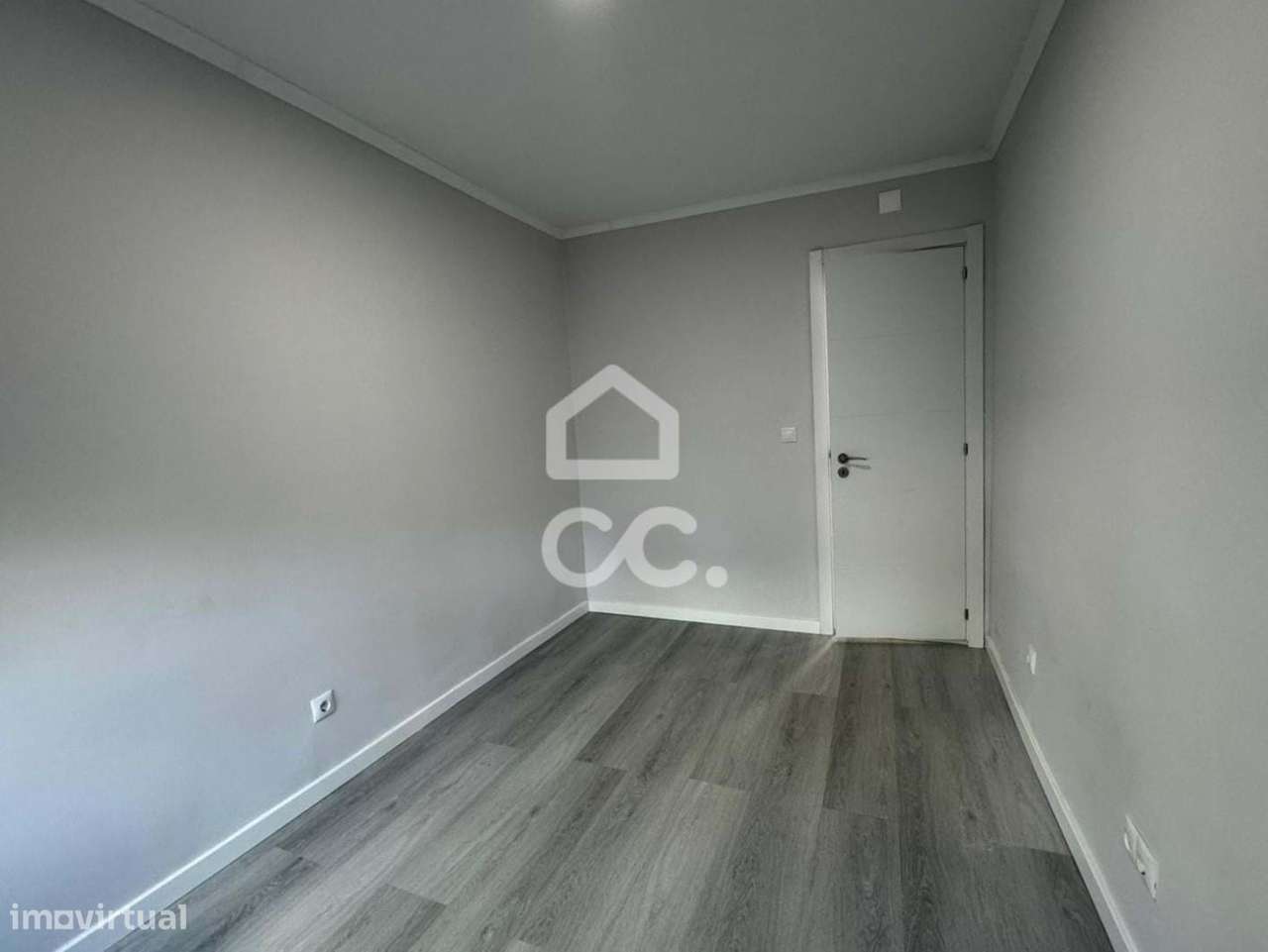 Apartamento T2  totalmente renovado em Benfica-2