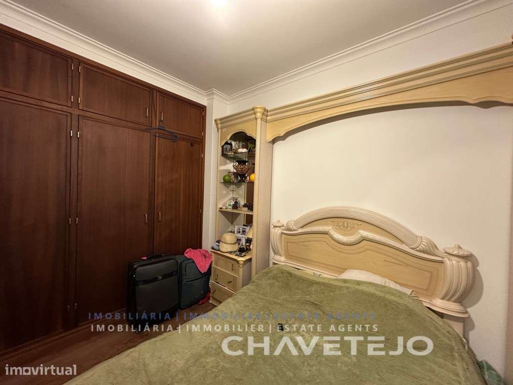 Duplex com 2 garagens e pátio com churrasqueira a poucos minutos da...-13