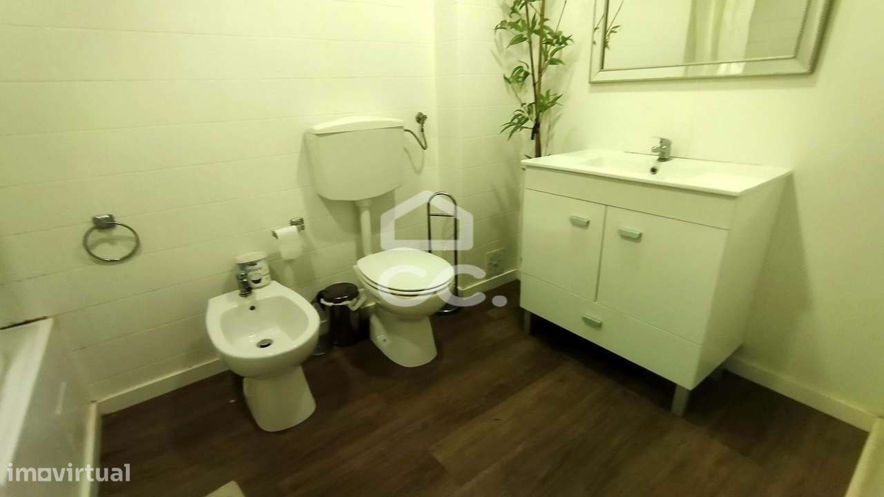 Apartamento tipo T-3 em zona central da cidade.-6