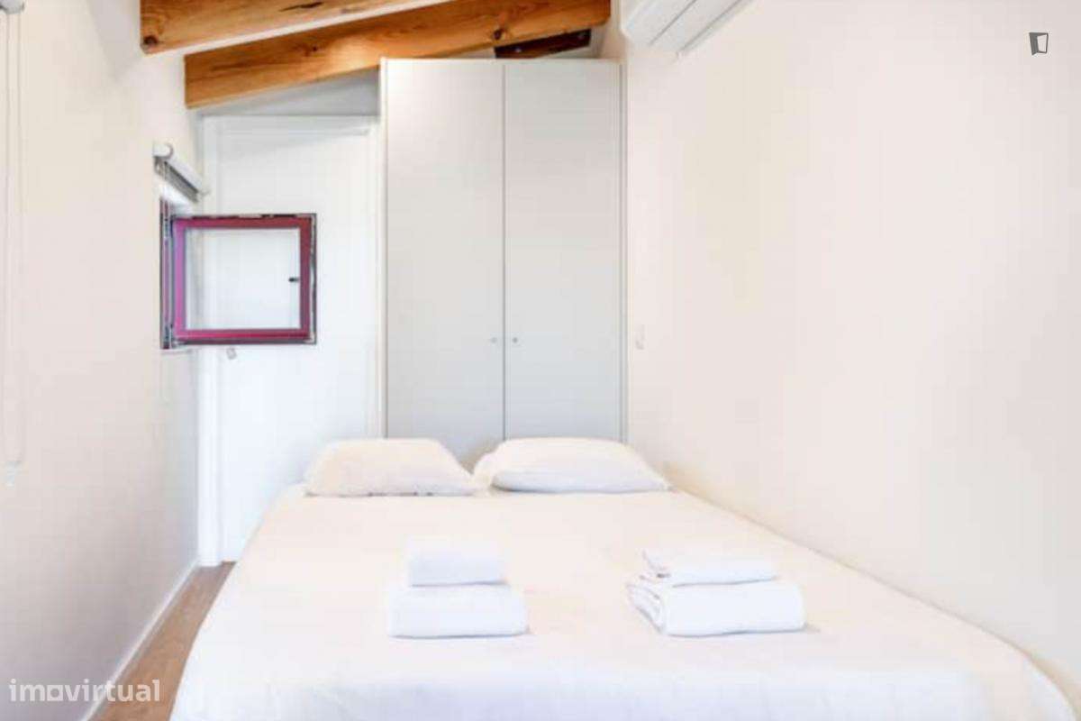 Quarto - localizado em Lordelo do Ouro Porto - Grande imagem: 3/18