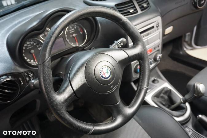 Alfa Romeo 147 1.6 T.S Impression - 17