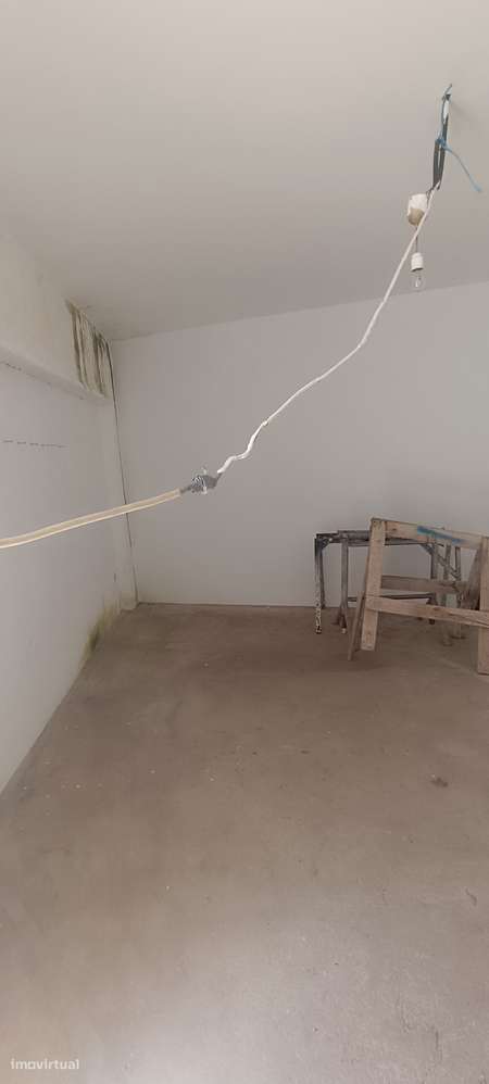 Moradia V5 com logradouro e 10 boxes para cavalos-34