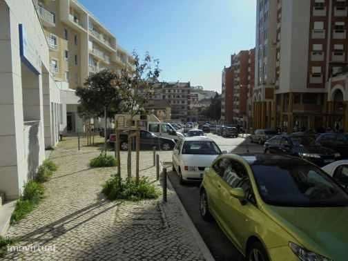 ARRENDAMENTO DE LUGAR DE GARAGEM EM BENFICA - Grande imagem: 4/4