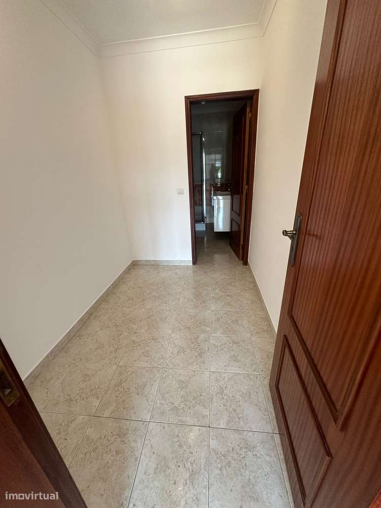 Apartamento T3 com Parqueamento Centro de Benavente-10