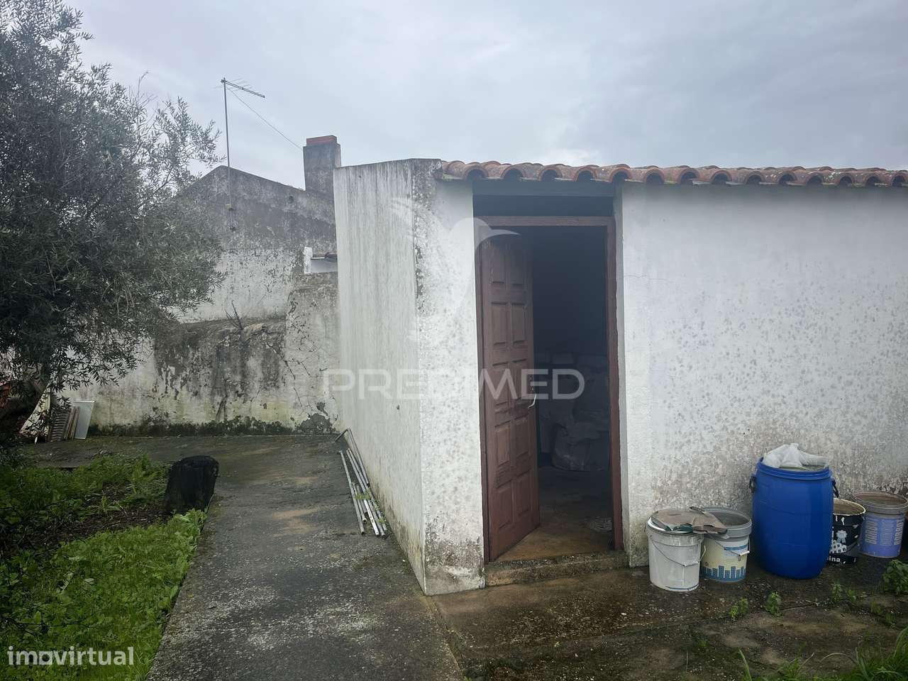 Moradia T2+1 com amplo quintal e poço em Alfundão.-16