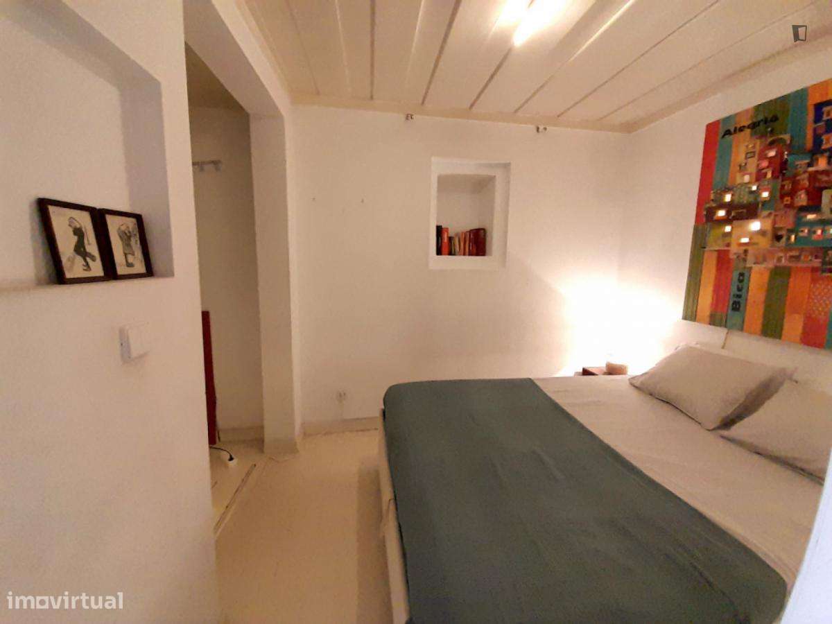 Apartamento com 1 quartos - localizado em Princípe Real Lisbon - Grande imagem: 3/5
