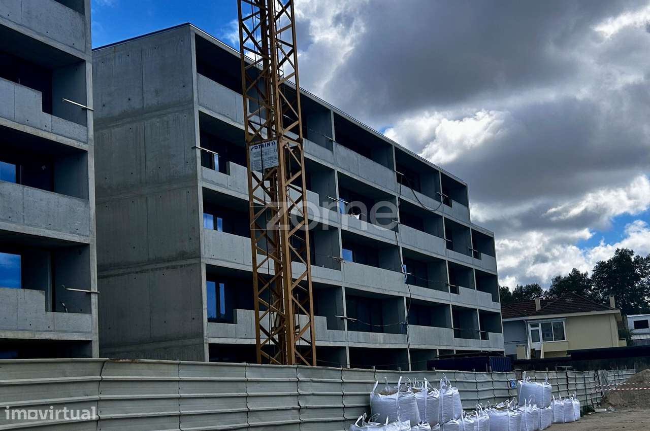 Apartamento T1 Com Varanda Em Monte Dos Burgos