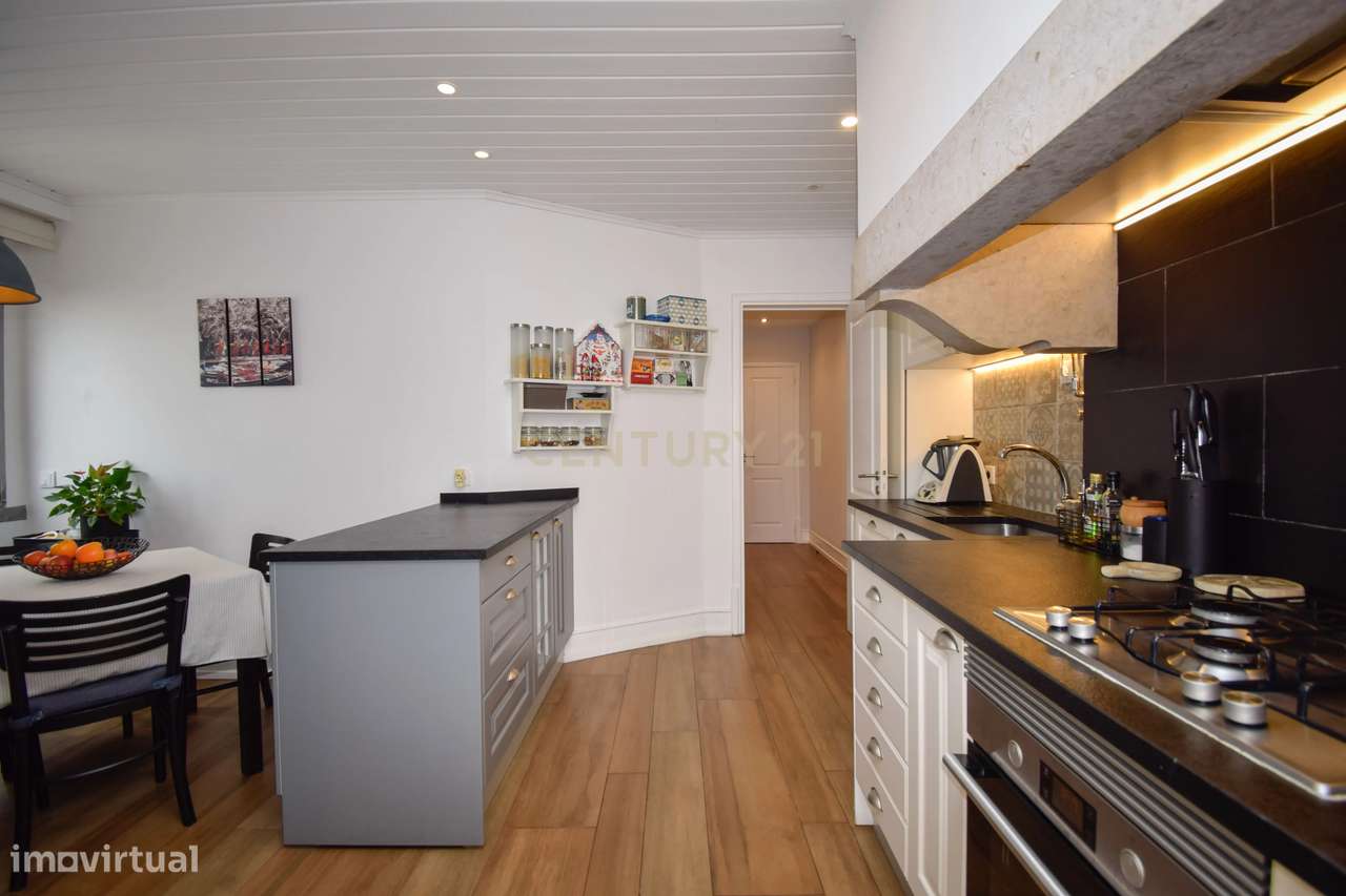 T3 Renovado | Luminosidade Natural | Localização Premium na Alameda /-18