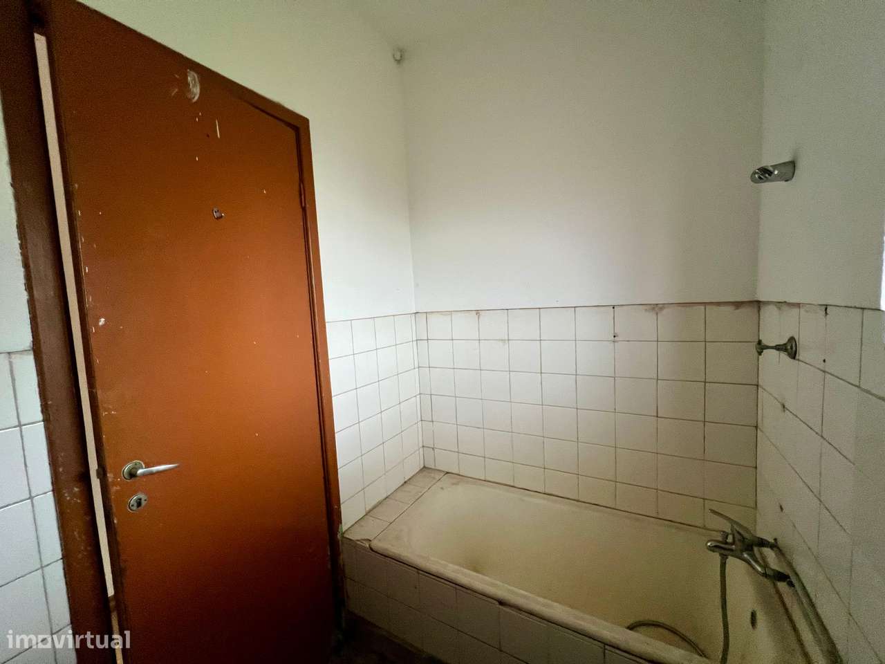 Andar Moradia T3 para Restauro em Celeirós-15