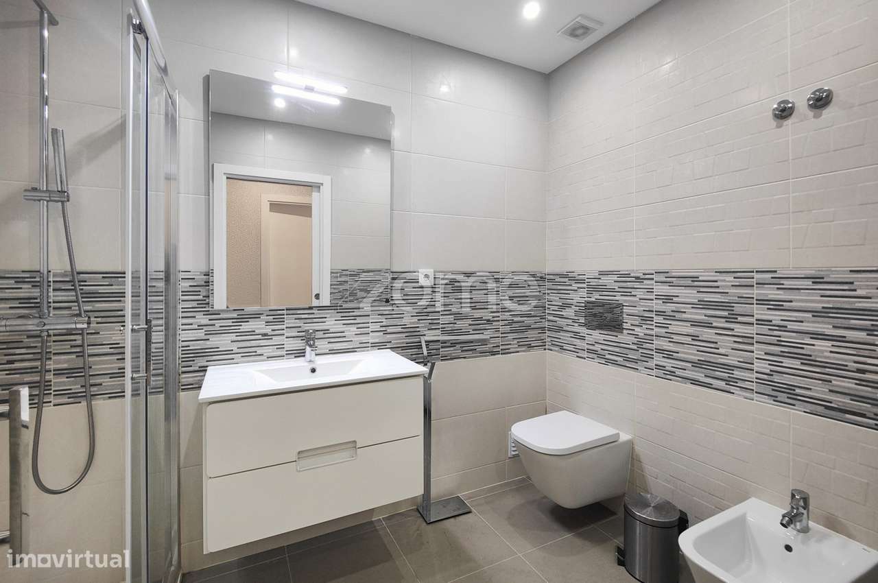 Apartamento T5 Novo em Sacavém-40