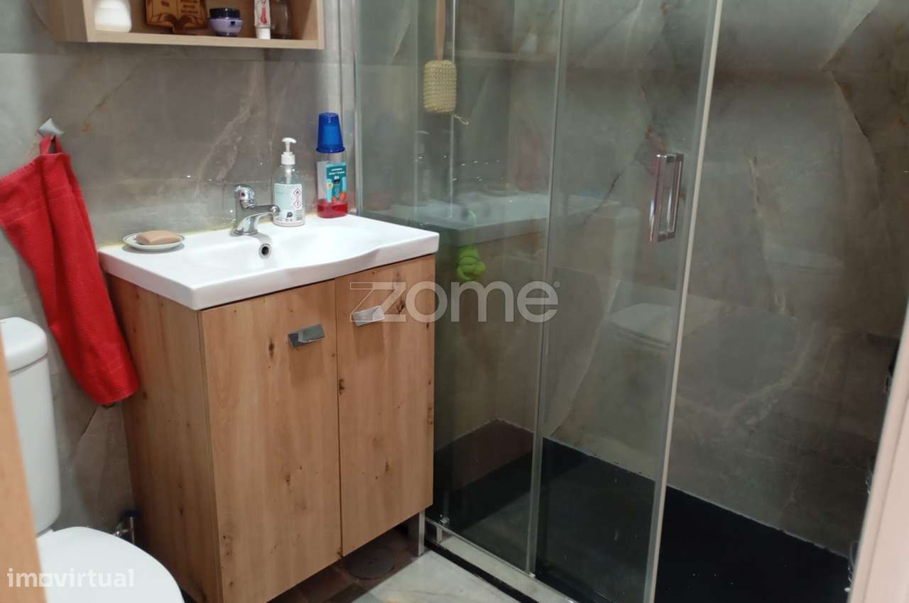 Apartamento T2 renovado no Barreiro-6