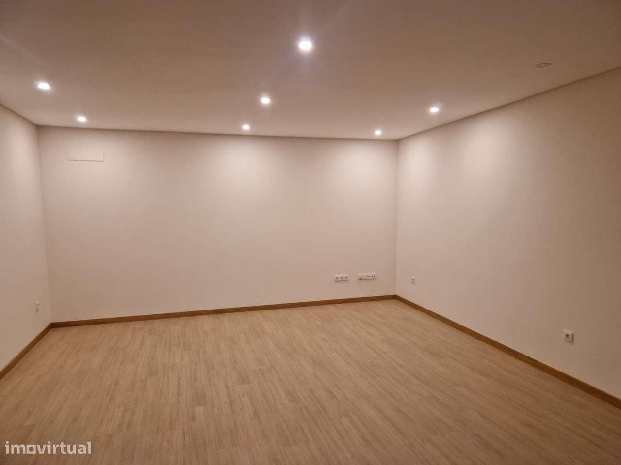 Andar moradia T2- Vilar do Paraiso - Grande imagem: 5/17